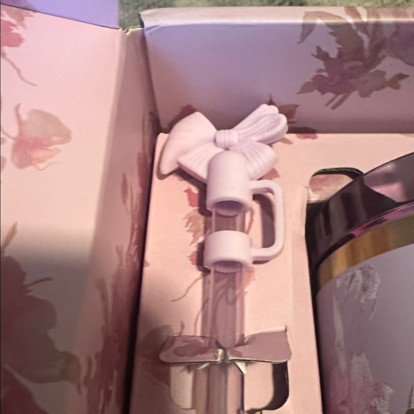 New Stanley X LoveShackFancy Floral 40oz Tumbler - Picture 6 of 9